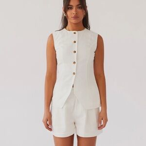 PepperMayo Born for Bordeaux White Linen Vest